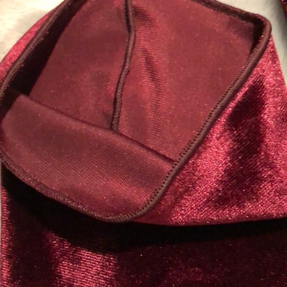 Hue Burgundy Velvet Ankle Socks - Picture 2 of 4